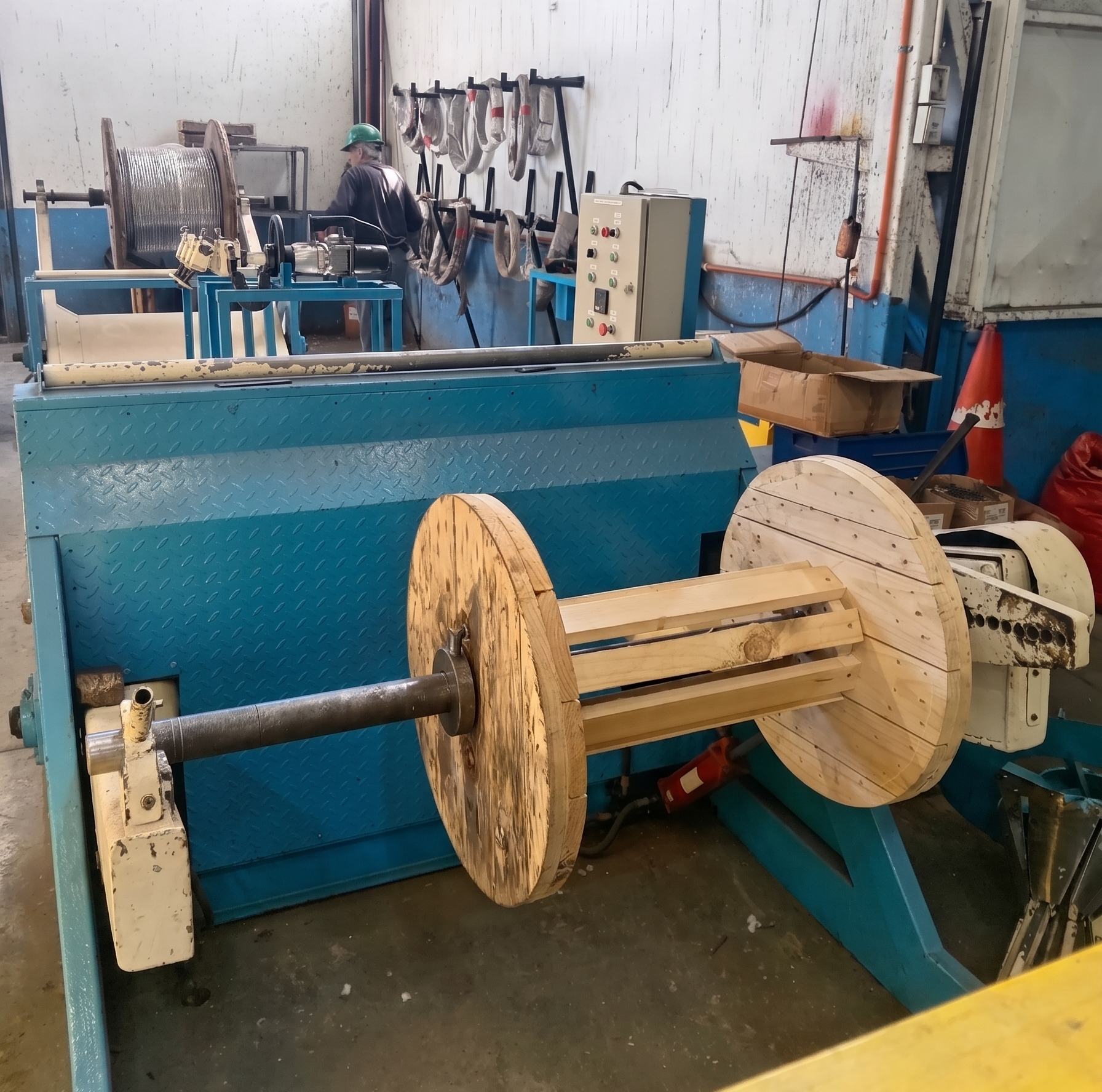 Máquina bobinadora con sistema de control automático